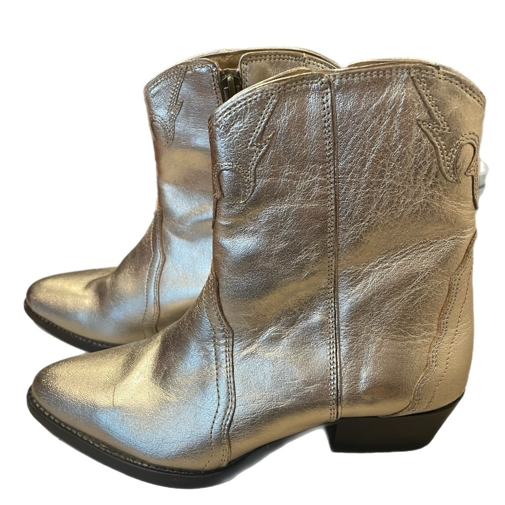 Free People shiny leather booties. Side zip with tassels size 37 or US 6 SH4